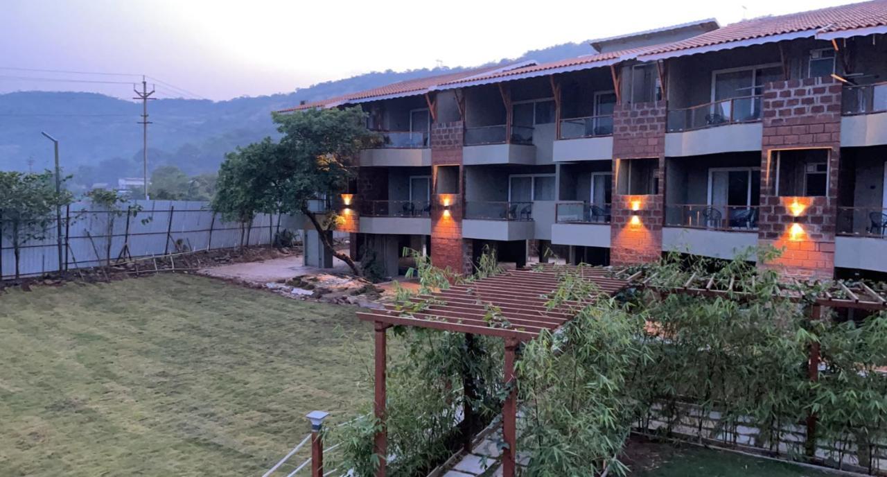 Mastiff Grand La Villae Lonavala Kültér fotó