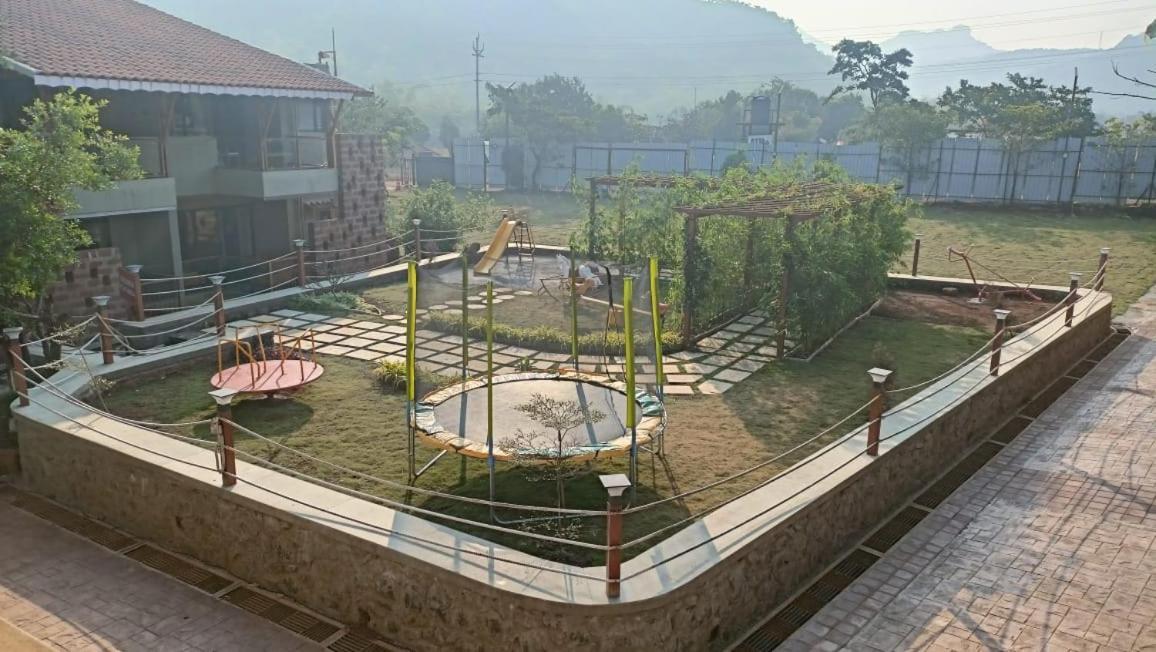 Mastiff Grand La Villae Lonavala Kültér fotó